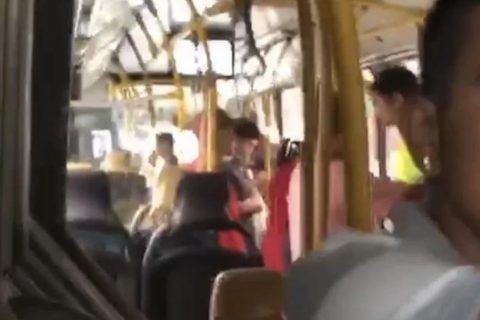 Passageiro é esfaqueado durante assalto a ônibus na avenida Pedro Teixeira