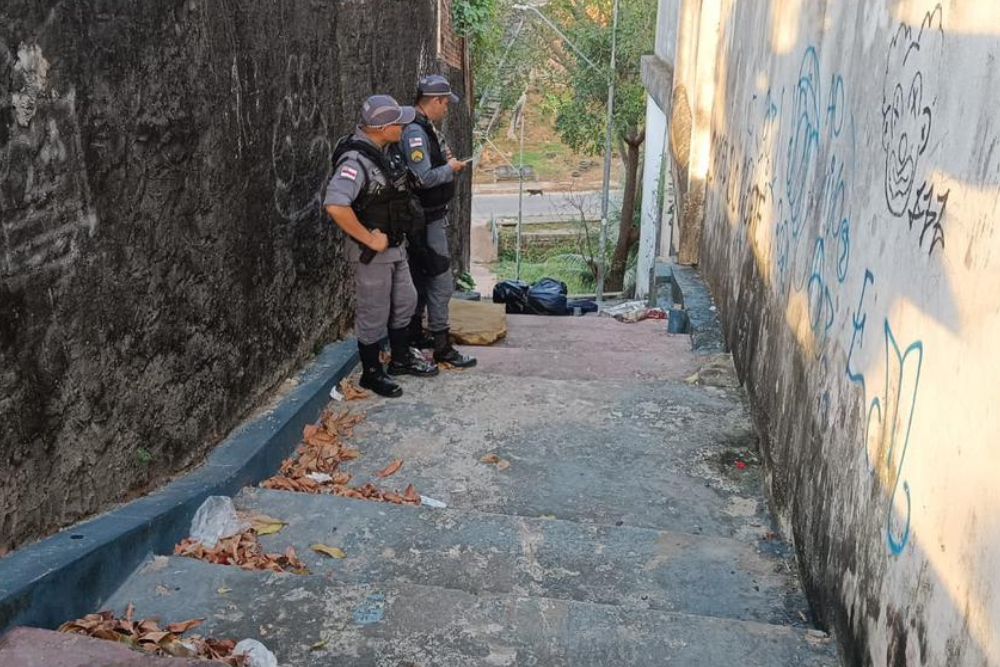 Corpo é encontrado enrolado em saco plástico no bairro Santo Agostinho Corpo é encontrado enrolado em saco plástico no bairro Santo Agostinho