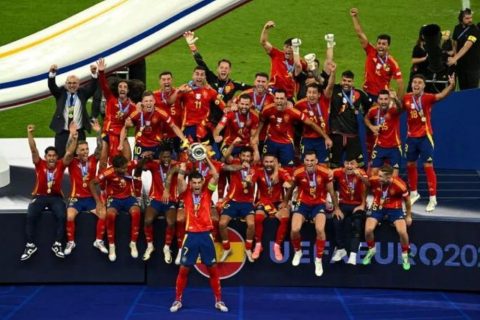 Espanha bate Inglaterra e conquista tetracampeonato da Eurocopa