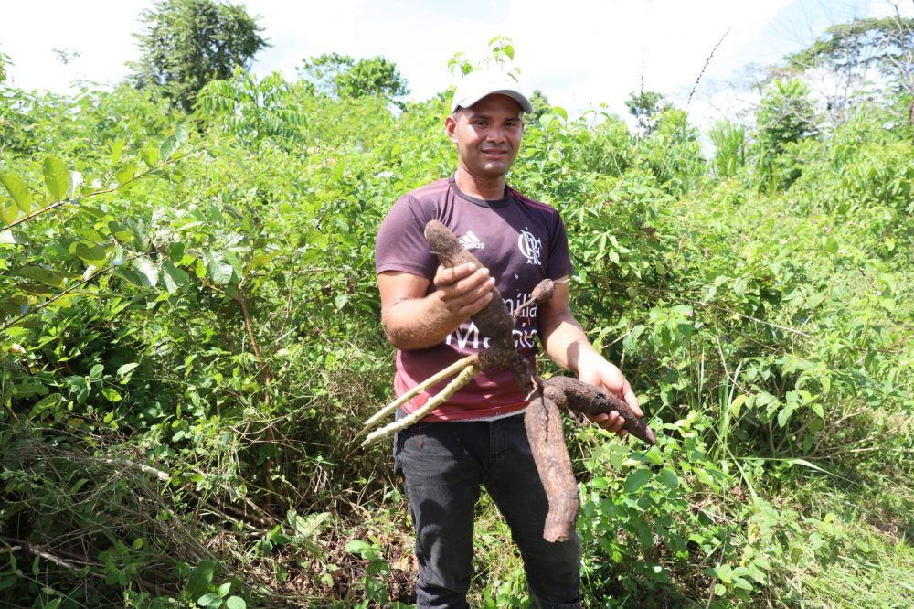 Dia da Juventude Rural: Jovem agricultor mantém tradição e administra fazenda da família em Autazes Dia da Juventude Rural: Jovem agricultor mantém tradição e administra fazenda da família em Autazes