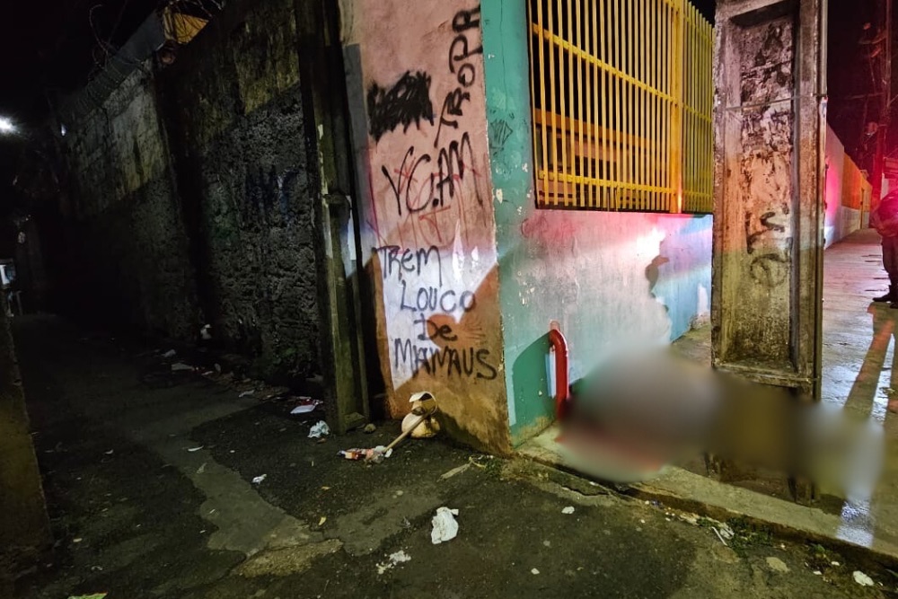 Homem &eacute; morto com seis tiros no bairro Compensa