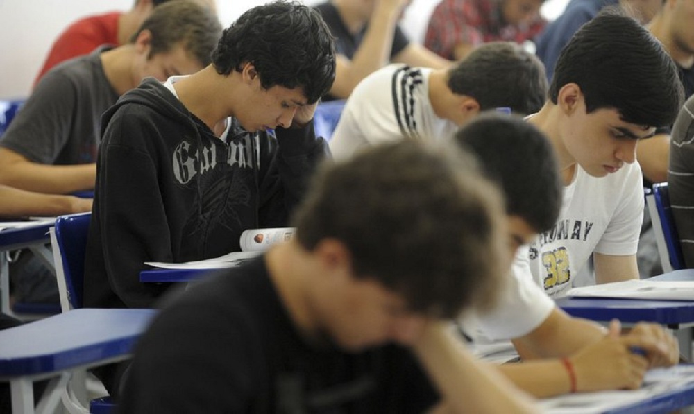 CNE aprova novas diretrizes para o ensino médio CNE aprova novas diretrizes para o ensino médio