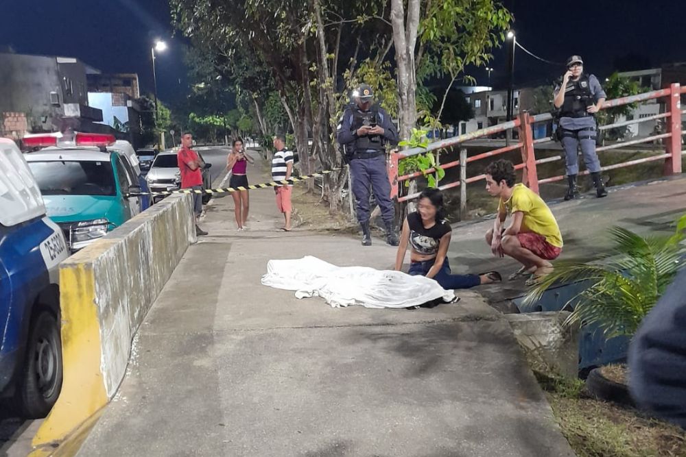 Jovem &eacute; morto com facada no peito no bairro Alvorada