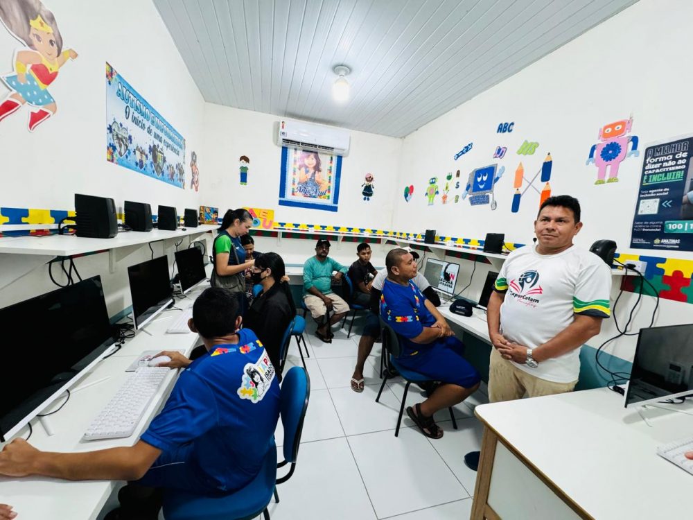 Pela primeira vez, Cetam e Instituto Autismo de Parintins oferecem curso de inform&aacute;tica b&aacute;sica para alunos com TEA