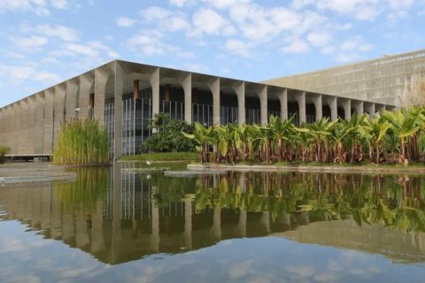 Premiê de Bangladesh cancela viagem ao Brasil após protestos em massa