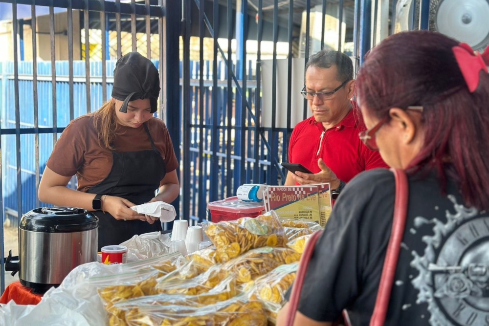 Governo Presente: ADS realiza edição especial da Feira de Produtos Regionais e doa três toneladas de peixes à instituições de Manaus Governo Presente: ADS realiza edição especial da Feira de Produtos Regionais e doa três toneladas de peixes à instituições de Manaus