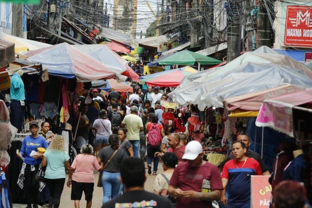 Amazonas inicia o pagamento da primeira parcela do 13º salário para servidores públicos estaduais Amazonas inicia o pagamento da primeira parcela do 13º salário para servidores públicos estaduais