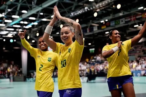 Seleção brasileira de handebol estreia em Paris com vitória impecável contra Espanha