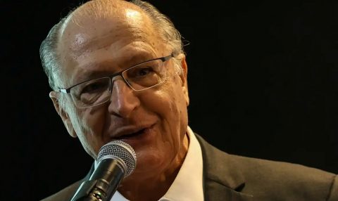 'A apuração será rigorosa', diz Alckmin sobre explosões na Praça dos Três Poderes