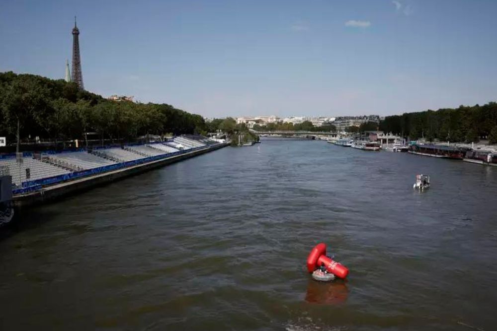 Olimpíadas: Poluição no rio Sena adia prova de triatlo masculino em Paris Olimpíadas: Poluição no rio Sena adia prova de triatlo masculino em Paris