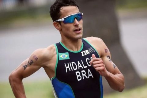 Olimpíadas: Brasil garante top 10 no triatlo com Miguel Hidalgo