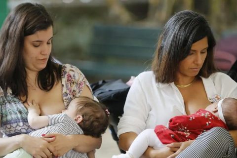 OMS e Unicef promovem campanha mundial de amamentação