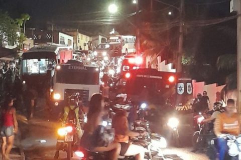 Ônibus desgovernado atropela motociclistas no bairro Jorge Teixeira