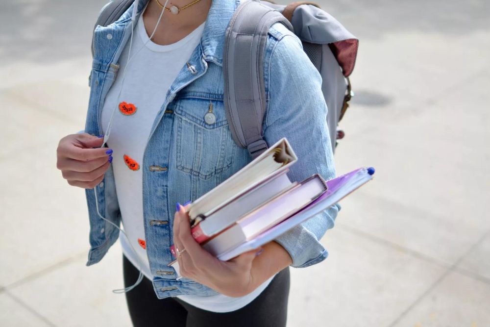 FGV oferece 100 bolsas na gradua&ccedil;&atilde;o para ex-alunos da rede p&uacute;blica
