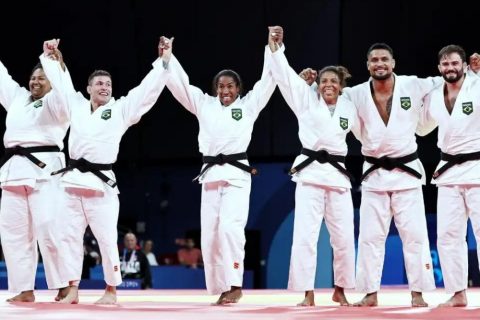 Brasil fecha participação no judô com bronze por equipes nas Olimpíadas de Paris