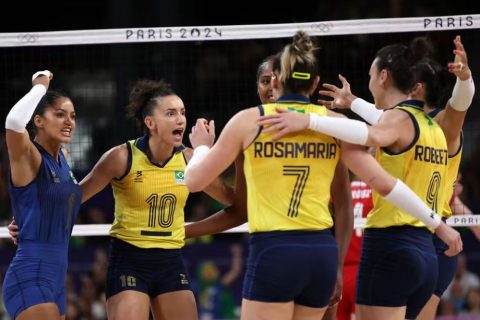Olimpíadas: Brasil supera Polônia e avança com 100% de aproveitamento no vôlei feminino