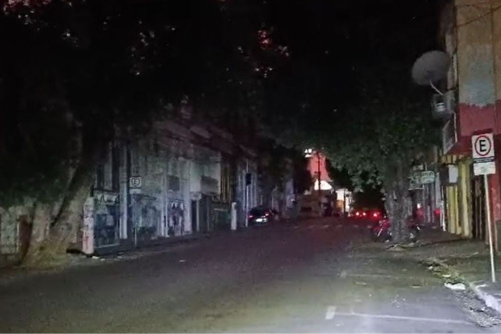 Apagão deixa bairros de Manaus e municípios do interior sem energia elétrica Apagão deixa bairros de Manaus e municípios do interior sem energia elétrica