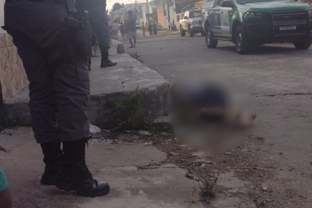 Homem é executado a tiros no bairro Parque 10 Homem é executado a tiros no bairro Parque 10