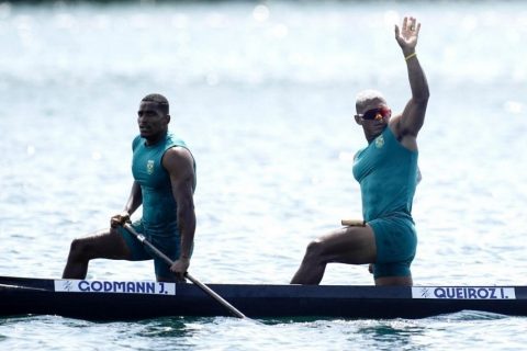 Isaquias e Jacky vencem bateria e avançam às semifinais da canoagem velocidade em Paris