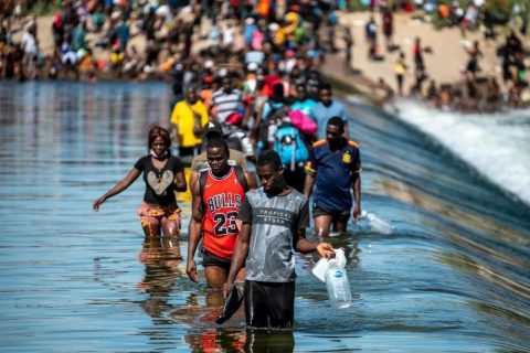 Brasileira recebe prêmio da ONU por trabalho com imigrantes