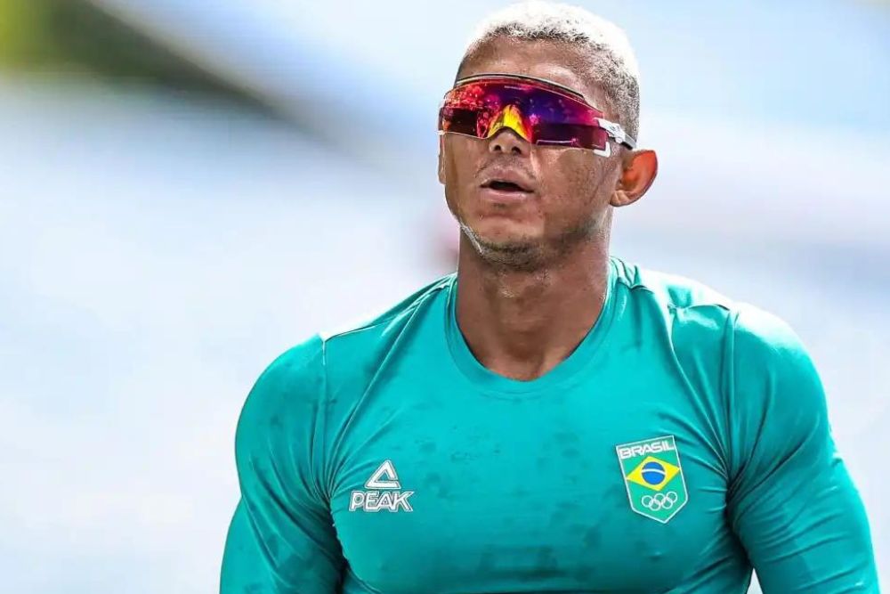 Isaquias Queiroz avança direto à semifinal da canoagem individual em Paris