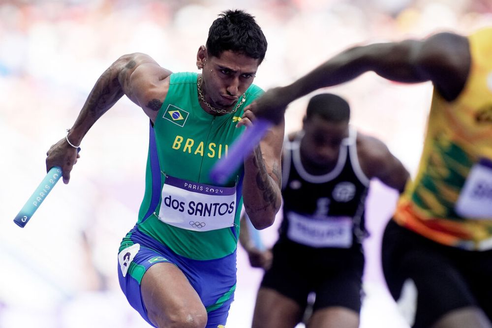 Brasil fica fora da final do revezamento 4x100m no atletismo em Paris