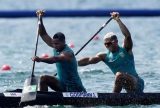 Olimpíadas: Isaquias Queiroz e Jacky Godmann ficam em último na final da canoagem em Paris