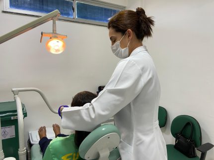 FUnATI melhora autoestima e qualidade de vida dos pacientes com entrega de próteses dentárias