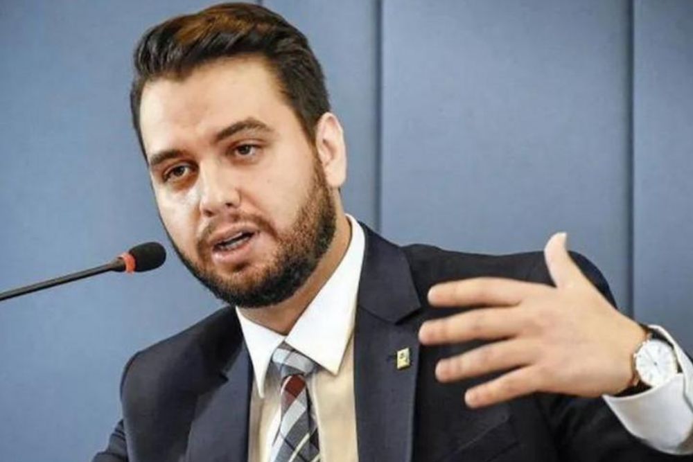 Moraes manda soltar Filipe Martins, ex-assessor de Bolsonaro