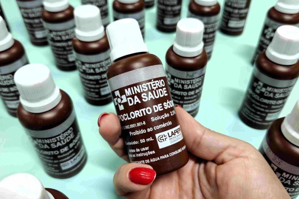Sa&uacute;de distribui hipoclorito de s&oacute;dio para 28 munic&iacute;pios afetados pela estiagem no AM