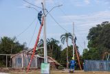Indígenas comemoram chegada de iluminação pública, pela primeira vez, a aldeias de Parintins