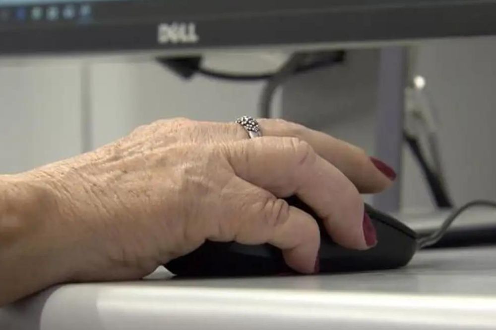 Uso de internet no pa&iacute;s cresce mais entre idosos, mostra IBGE