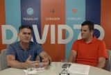 “Sabemos o que nossa população precisa, porque viemos do povo”, afirma David Almeida ao lado de Renato Junior durante live