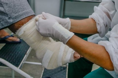Médico alerta para risco de pé diabético em pacientes