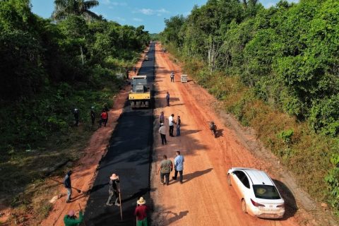 Ramal do Mato Grosso recebe serviços de asfaltamento em Parintins
