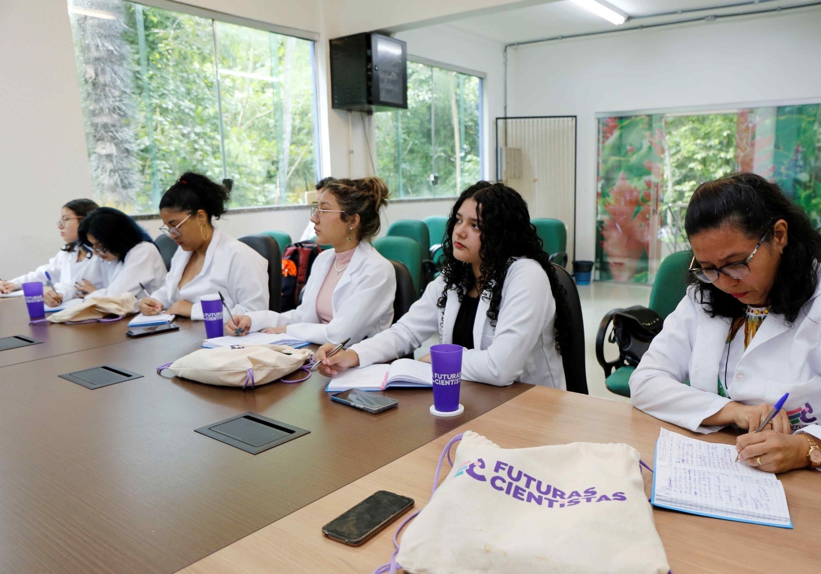 Projeto Futuras Cientistas est&aacute; com inscri&ccedil;&otilde;es abertas para etapa nacional de incentivo &agrave; pesquisa cient&iacute;fica