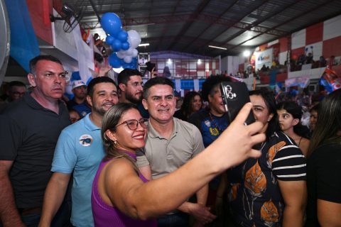 Apoiadores lotam quadra da Grande Família para prestigiar David Almeida e vereador Fransuá