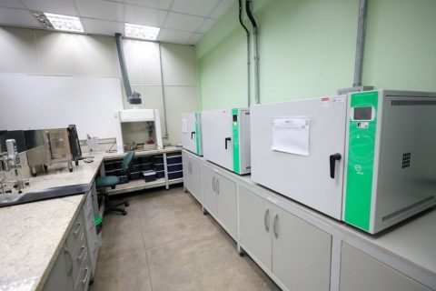 UEA é a primeira instituição pública do Norte a conceder selo do Inmetro