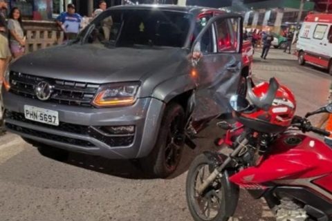 Motociclista por app morre e passageira fica ferida ao serem atingidos por picape; motorista fugiu sem prestar socorro