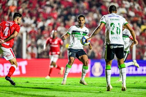 Série B: Com gol de Éric Davis, Vila Nova triunfa sobre o América-MG por 1 a 0