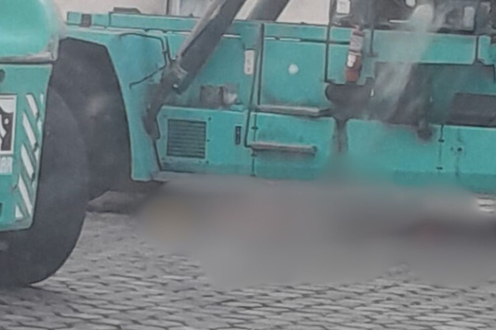 Funcionário morre ao ser esmagado por empilhadeira no bairro Colônia Oliveira Machado Funcionário morre ao ser esmagado por empilhadeira no bairro Colônia Oliveira Machado