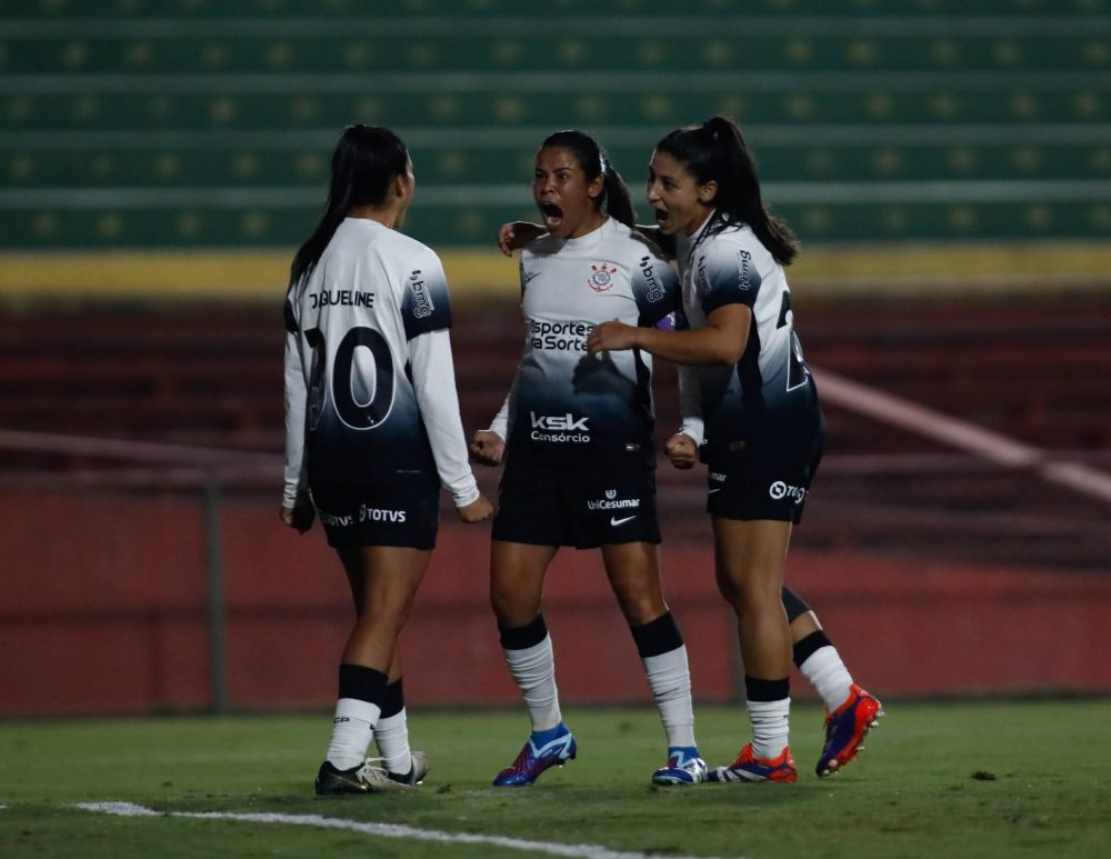 Corinthians derrota Bragantino e chega à semifinal do Brasileirão Feminino Corinthians derrota Bragantino e chega à semifinal do Brasileirão Feminino