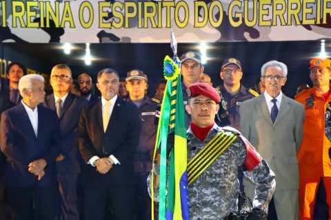 Procurador-geral de Justiça do AM é condecorado com honraria do Comando de Policiamento Especializado