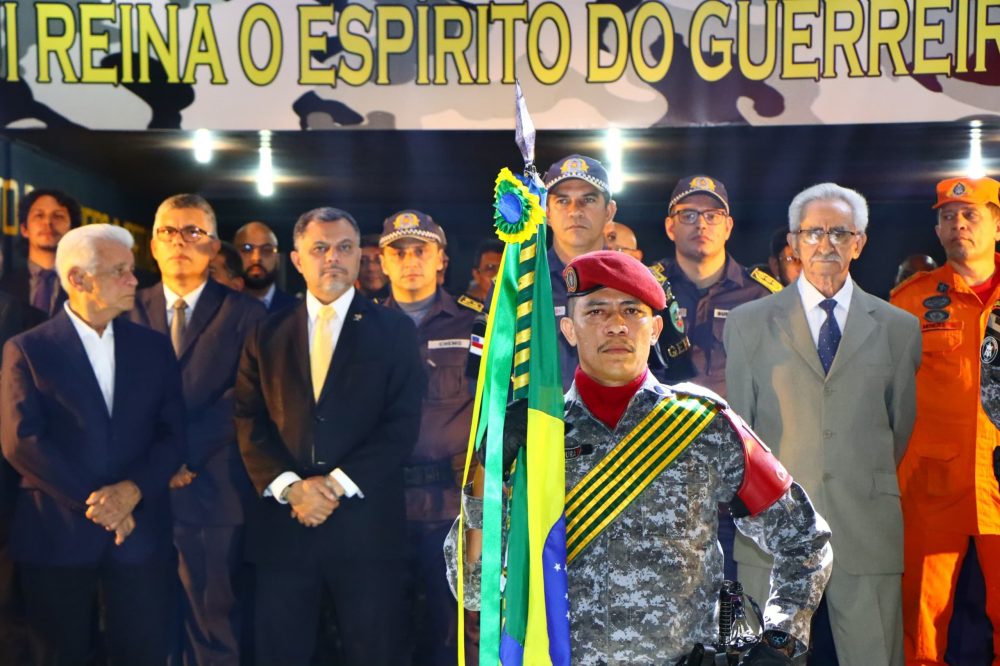 Procurador-geral de Justi&ccedil;a do AM &eacute; condecorado com honraria do Comando de Policiamento Especializado
