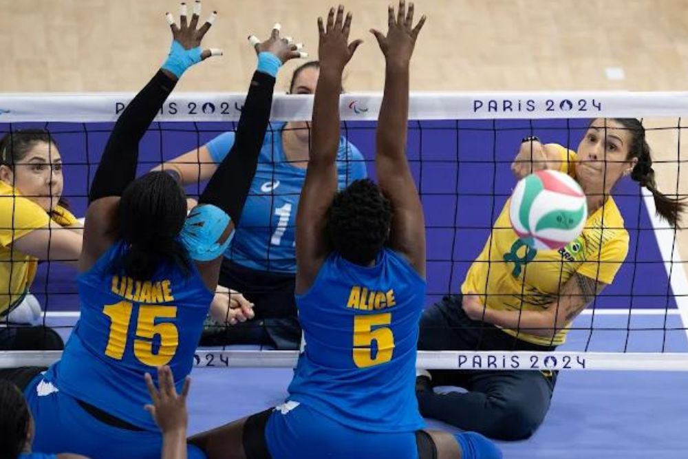 Brasil vence Ruanda na estreia do vôlei sentado feminino em Paris 2024 Brasil vence Ruanda na estreia do vôlei sentado feminino em Paris 2024