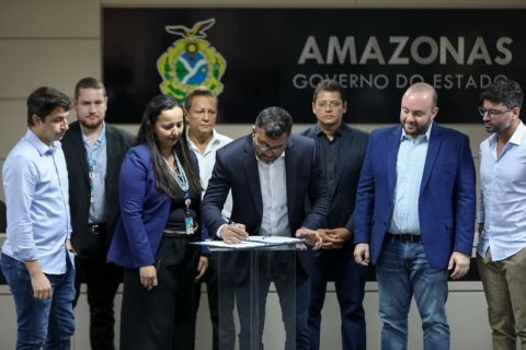 Wilson Lima assina convênio para implantação do Água Boa em 25 comunidades rurais
