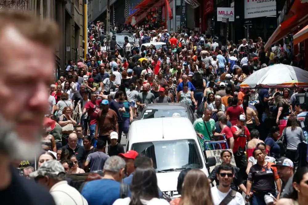 Brasil registra 212,6 milh&otilde;es de habitantes em julho de 2024, diz IBGE