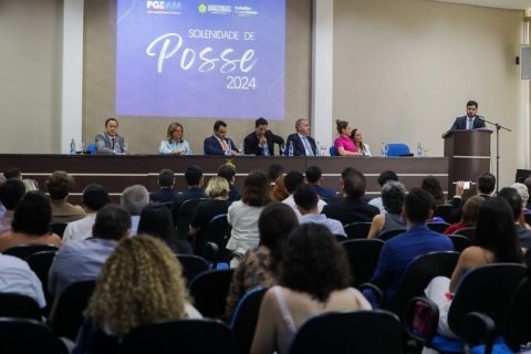 PGE-AM empossa novos procuradores e servidores