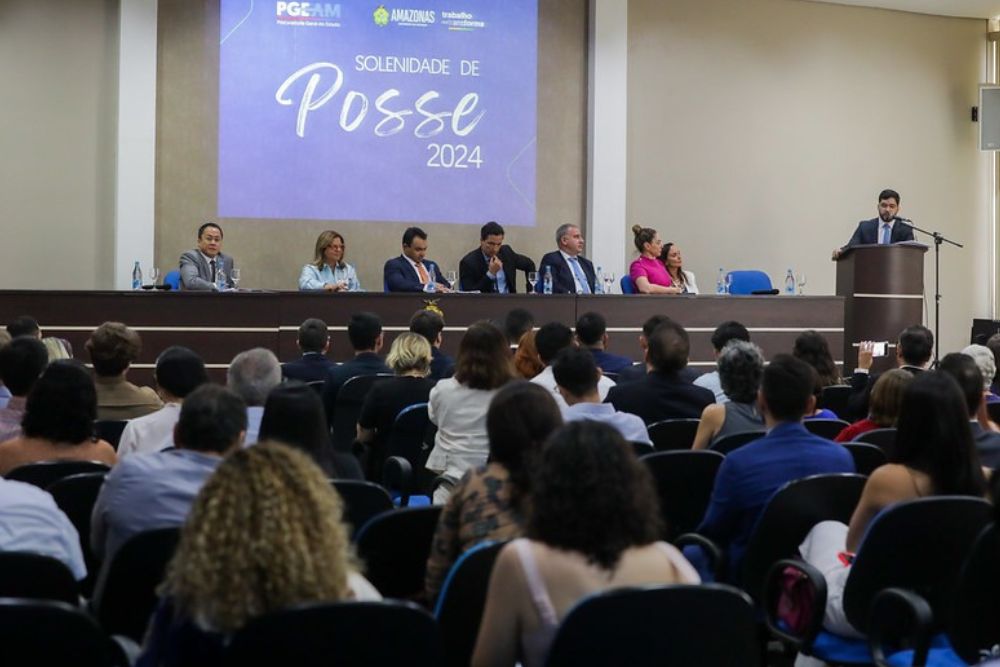 PGE-AM empossa novos procuradores e servidores