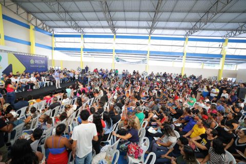 Wilson Lima acompanha 13ª edição do Governo Presente com serviços ofertados pela Carreta da Saúde em Manaus
